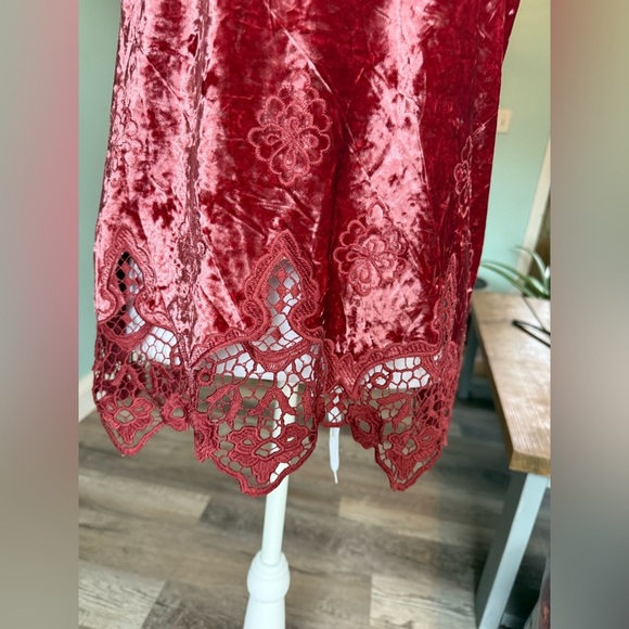 altar'd state Rose Pink Crushed Velvet Embroidered Halter Top Blouse Tunic Small - Picture 3 of 9